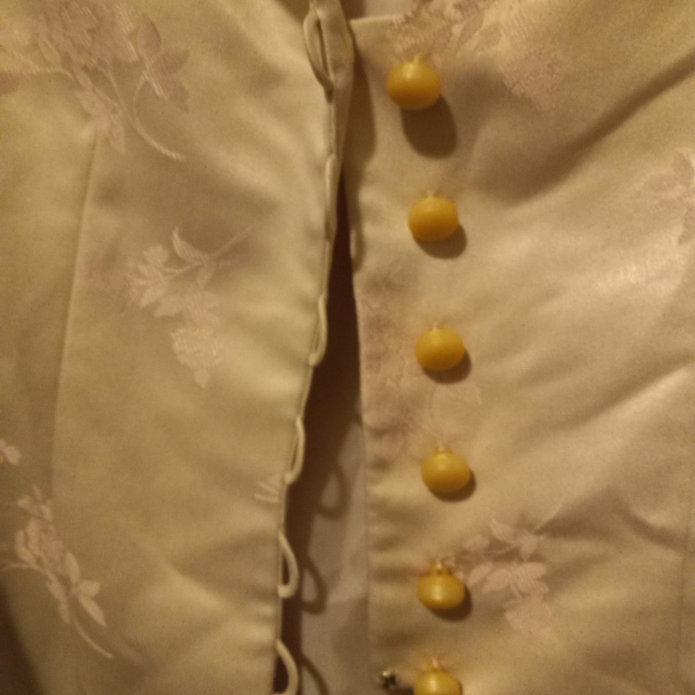 Suit - Picture 3 of 6